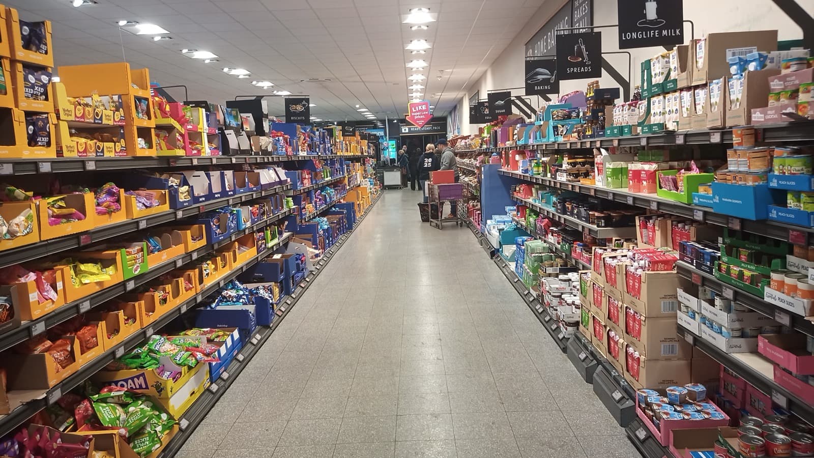 Grocery aisle used for coverage of food-industry response to GLP-1 appetite shifts.